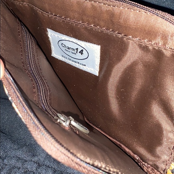 Charm 14 cheetah wristlet - Picture 4 of 4